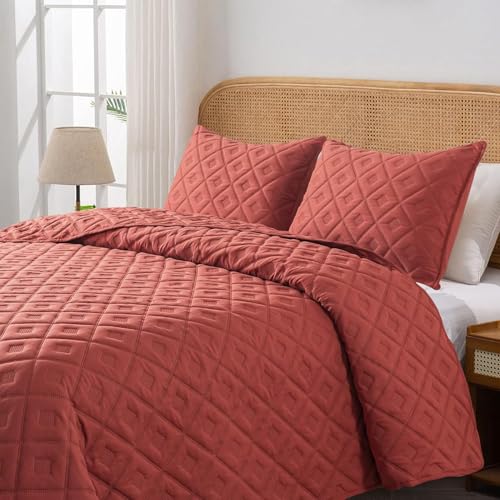HIARUO Quilt Set King Size, 3 Pieces Bedding Set Soft Lightweight Bedspread Classic Geometric Diamond Coverlet with 2 Pillow Cover Shams for All Season,Burnt Orange