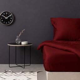 Luxurious Satin Super King Fitted Sheet (FR/IT/ES/DE) - 100% Cotton, 180 x 200 + 30 cm, Maroon, 125 g/m², Soft, Breathable, Perfect for Elegant Bedrooms