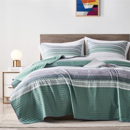 KAKIJUMN Full/Queen Quilt Bedding Set, White Grey and Green Patchwork Striped Quilt Set, 3 Pieces Soft Lightweight Bedspread Coverlet Set with 2 Pillow Shams(Green,Queen)