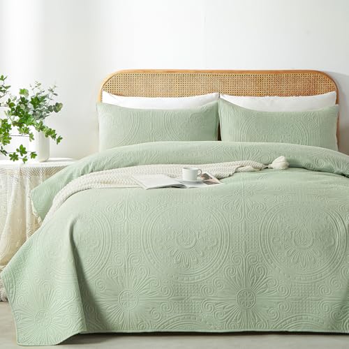 WURUIBO Full/Queen Quilt Set Sage Green,Ultrasonic Embossed Bedspread, Lightweight Microfiber Coverlet, Modern Thin Bedding Set for All Season, 3 Piece(1 Quilt,2 Pillow Shams)