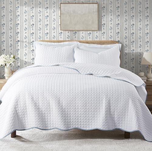 WDCOZY White Twin Size Quilt Bedding Set, Scalloped Farmhouse Country Rustic Lightweight Soft Coverlet, Cute Cozy Kantha Pick Stitch Bedspread, 1 Pillow Shams, Blue Edge White Stitching