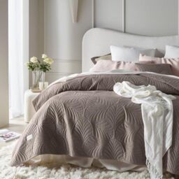 ROOM99 Feel Elegant Brown Bedspread 220 x 240 cm – Versatile as a Bed Throw or Sofa Throw – Quilted – Perfect as a Velvet Bedspread