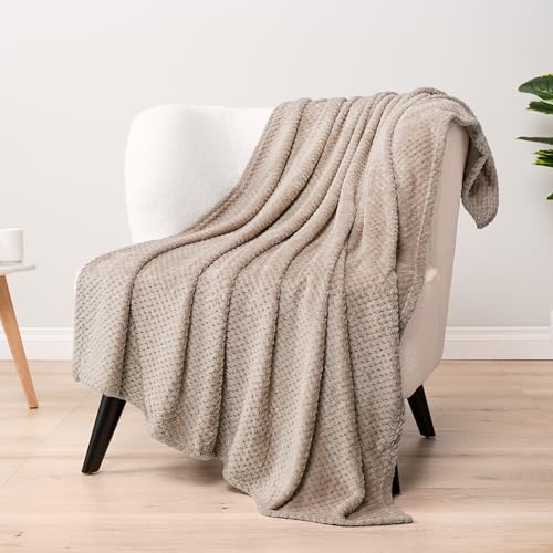 PAVILIA Waffle Fleece Throw Blanket for Couch Bed Tan Taupe, Super Soft Fuzzy Cozy Blanket Sofa, Plush Warm Cute Decorative Home Decor Throw, Lightweight All Season, Beige Camel Brown, 50x60