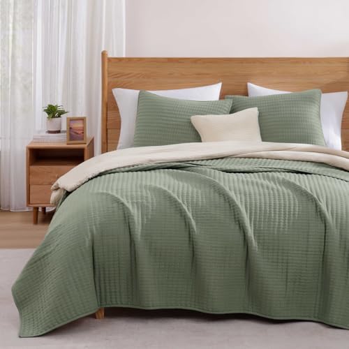 "King Size Quilt-Lightweight Bedspreads Sage Green King Quilt Bedding Set - Soft Coverlet with 2 Pillow Shams for All Seasons, Suitable for Bed, Couch, 3 Pieces, 106""x94"""