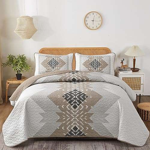 "Dintszyayue Brown Boho Quilt Set Queen,3 Pieces Aztec Texture Quilt with 2 Pillowcases,Bohemian Geometric Bedspread Bedding Set Microfiber Quilted Coverlet Set for All Seasons Queen Size(90""??96"")"