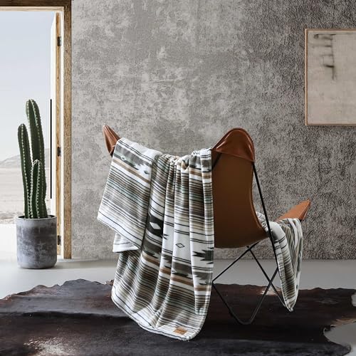 Wrangler - Full/Queen Blanket, Ultra Soft Plush Fleece Bedding, Yellowstone Inspired, Luxuriously Soft Bedding for Bed or Couch (Coyote Sands Green, Full/Queen)