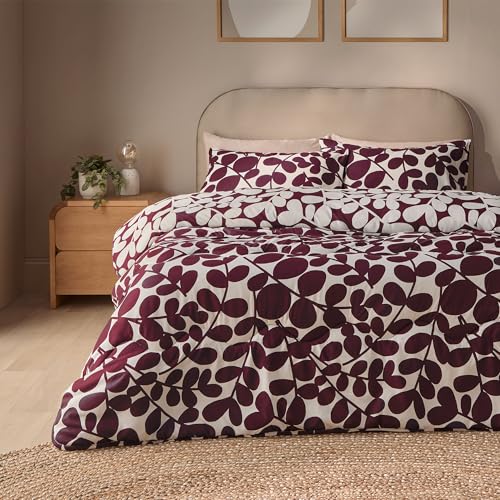 Silentnight Coverless Leaf Print Duvet & Pillowcase Set - Supersoft Stylish 10.5 Tog Bed Quilt - Two Reversible Designs - All Year Round Comfort No Cover Needed, Berry, King