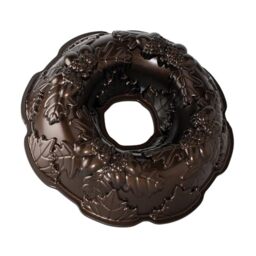 Nordic Ware Autumn Wreath Bundt Pan (5 Pint Capacity), Colour: Bronze - Non-Stick Aluminium Bundt Cake Tin, Autumnal Wreath Pattern, Premium Cake Mould, Made in the USA