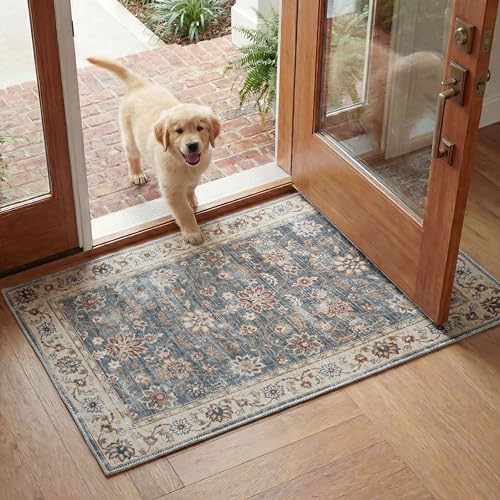 Safavieh Distressed Rug Ideal for High Traffic Areas - Machine Washable and Non Slip - Arizona Collection, Short Pile, in Green and Beige, 69 X 122 cm