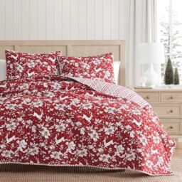 Martha Stewart Classic, Lightweight, Incredibly Soft & Wrinkle Resistant Quilt with Matching Pillowcases, 3 Piece Bed Set, Dancing Deer Red, Full/Queen