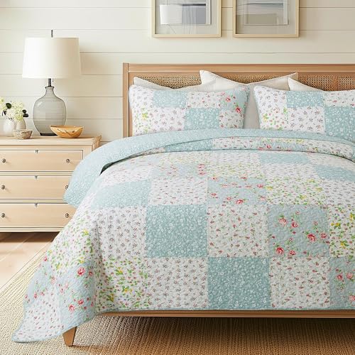 Soul & Lane - Whispering Flowers Cotton Quilt Set, Twin with 1 Sham - Pieced Floral Quilted Comforter, Summer Patchwork Bedding Set, Lightweight Farmhouse Blue Patch Work Bedspread