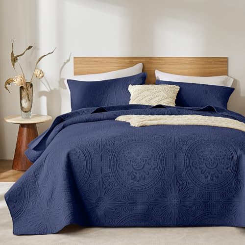 WURUIBO King/Cal King Quilt Set Navy Blue,Ultrasonic Embossed Bedspread, Lightweight Microfiber Coverlet, Modern Thin Bedding Set for All Season, 3 Piece(1 Quilt,2 Pillow Shams)