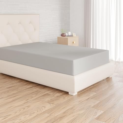 Amazon Basics Soft Microfibre Fitted Sheet with 30 cm Deep Pocket, 140 x 200 cm, Light Grey