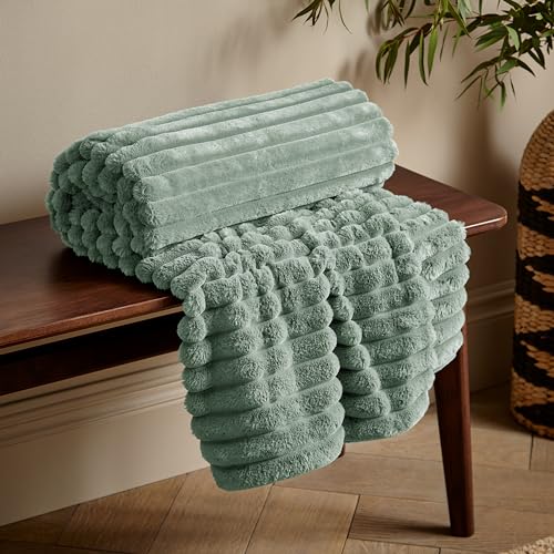 Catherine Lansfield Cosy Ribbed Faux Fur 130x170cm Blanket Throw Green
