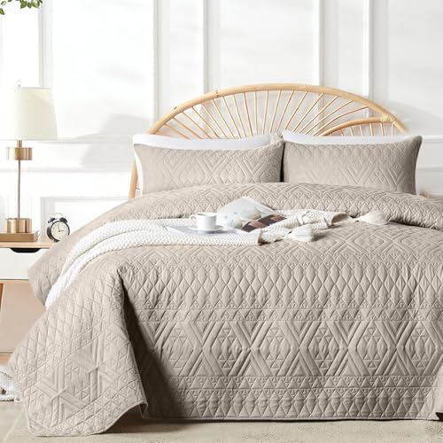 akkialla Full/Queen Quilt Set, Taupe Lightweight Microfiber Bedspread Coverlet, Boho Geometric Pattern, Soft All-Season Bedding, 3-Piece (1 Quilt, 2 Pillow Shams)