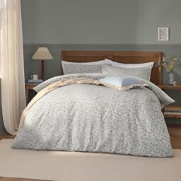 furn. Wylder Grace Leaf Duvet Cover Set – Matt Satin Jacquard Tonal Reverse Bedding (Mist Grey – King)