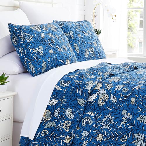 Southshore Fine Living, Inc. Oversize Quilts for King Size Bed, 3-Piece Lightweight Bedding Set with Floral Coverlet and 2 Matching Quilted Pillow Shams, All Season California King Bed Spread, Blue