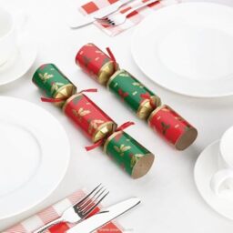 "Stalwart Christmas Crackers 9"" (Pack of 50) Compostable Plastic-Free Xmas Table Crackers, Holly Pattern Contains a Hat and Joke, Next Day Delivery"