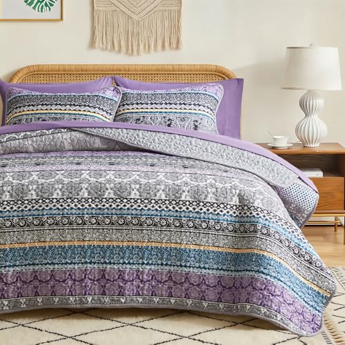 Flysheep 3 Pieces Colorful Boho Quilt Set King Size, Purple n Grey Bohemian Striped Printed Bedding Bedspread Coverlet Set for Summer, Soft Lightweight Microfiber Quilt with 2 Shams (102x88 inces)
