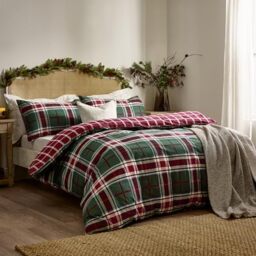 furn. Wylder Braemar Check Duvet Cover Set (Berry/Pine - Single)