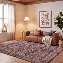 SAFAVIEH Traditional Rug Ideal for High Traffic Areas - Machine Washable and Non Slip - Tucson Collection, Short Pile, in Red and Green, 244 X 305 cm