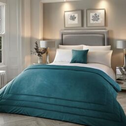 Soiree Teal Velvet Bedspread – L220 x W150cm – Box Frame Stitch – Luxury Quilted Throw Blanket for Bed – Super Soft Velvet Bedding – Glamorous Teal Quilt – Elegant Bedroom Accessory