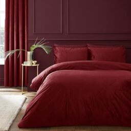 Catherine Lansfield Kingsley Soft Matt Velvet King Duvet Cover Set with Pillowcases Raspberry