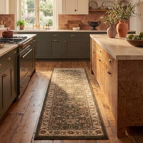 Safavieh Traditional Rug for Living Room, Dining Room, Bedroom - Lyndhurst Collection, Short Pile, in Sage and Ivory, 80 x 180 cm