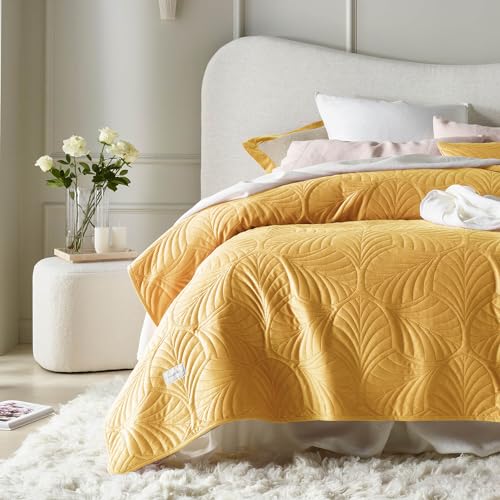 ROOM99 Feel Elegant Mustard Bedspread 200 x 220 cm – Versatile Blanket for Bed and Sofa – Quilted – Perfect as a Velvet Bedspread