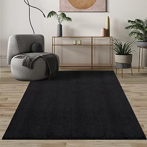 Mias Teppiche Comfort Modern Fluffy Short-Pile Carpet, Anti-Slip Backing, Washable up to 30 Degrees, Super Soft, Faux Fur Look, Black, 140 x 200 cm