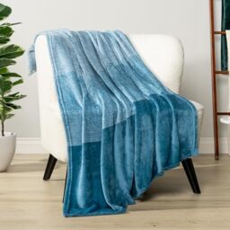 PAVILIA Blue Ombre Fleece Throw Blanket for Couch, Soft Flannel Blanket for Sofa Bed Room, Plush Lightweight Turquoise Light Blue Gradient Blanket, Cozy Microfiber Decorative Gift Throw, 50x60