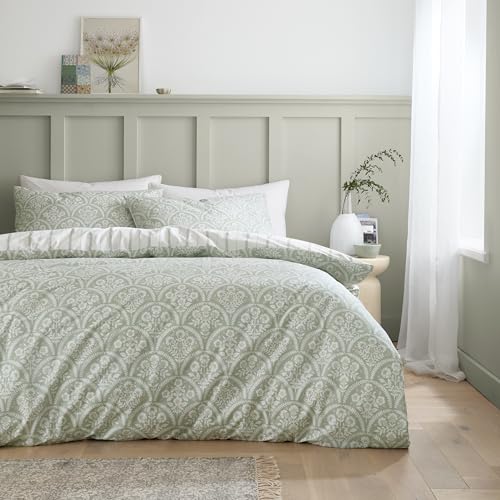Bianca Scallop Floral 200 Thread Count Cotton Percale Reversible Double Duvet Cover Set with Pillowcases Green