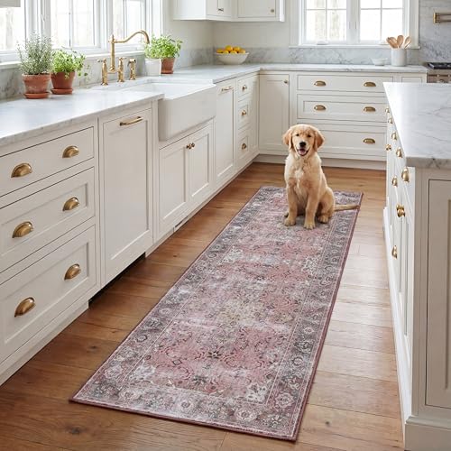 SAFAVIEH Traditional Rug Ideal for High Traffic Areas - Machine Washable and Non Slip - Tucson Collection, Short Pile, in Pink and Beige, 76 X 244 cm