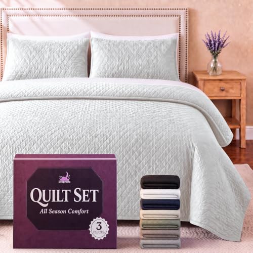 SLEEPHORIA Queen Quilt Bedding Set - Cloud Soft All-Season Bedspread 3 PC w/Shams, Bed Quilt Queen Size Coverlet - Oversized, Light Weight, Ultra Durable, Easy Care - 90 x 96 in (White)