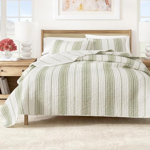 Great Bay Home Striped Quilt Set - 2-Piece Twin/Twin XL Size Farmhouse Bedding Set - Lightweight, All-Season, Reversible Bedspread (Cream/Green)