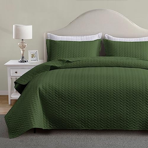 Maple&Stone Olive Green Quilt Set Queen Size, Lightweight Bedspread - Breathable Coverlet with Chevron Pattern, All-Season Dorm Bed Cover Set Bedding Decor 3 Piece