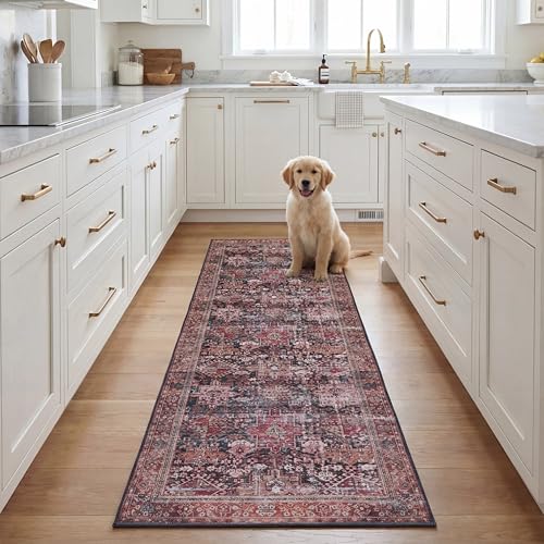 Safavieh Traditional Rug Ideal for High Traffic Areas - Machine Washable and Non Slip - Tucson Collection, Short Pile, in Red and Green, 76 X 183 cm