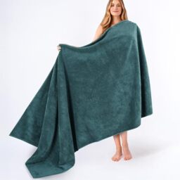 "American Soft Linen - 40"" x 80"" Extra Large Bath Towel - Luxurious Premium Spun 650 GSM Turkish Cotton Towel for Maximum Softness and Absorbency - Colonial Blue"