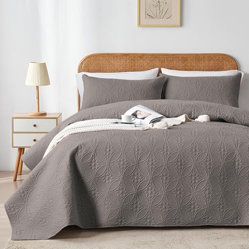 WURUIBO Full/Queen Quilt Set Dark Gray, Microfiber Lightweight Bedspreads, Ultrasonic Embossed Solid Coverlet, Thin Bedding Set for All Season, Soft Breathable Bed Cover(1 Quilt, 2 Pillow Shams)