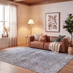SAFAVIEH Traditional Rug Ideal for High Traffic Areas - Machine Washable and Non Slip - Tucson Collection, Short Pile, in Blue and Beige, 244 X 305 cm