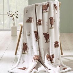 Catherine Lansfield Angus Highland Cow Cosy Fleece 130x170cm Blanket Throw Natural