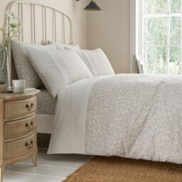 Dreams & Drapes - Pintuck Leaf Duvet Cover - King Bedding Size (230 x 220cm) - 2 Pillowcases - Premium PolyCotton - Floral Duvet Cover in Natural - Cream Natural/White Bedding