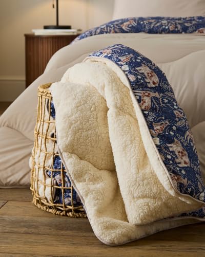 Night Lark Cosy Throw - Woodland Creatures - Navy - 9 Tog Winter Blanket with Advanced Smartfil?? Fibre, Throw for Sofas and Beds, Hypoallergenic, Washable, Cosy Sherpa