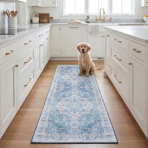 Safavieh Traditional Rug Ideal for High Traffic Areas - Machine Washable and Non Slip - Tucson Collection, Short Pile, in Light Blue and Blue, 122 X 122 cm