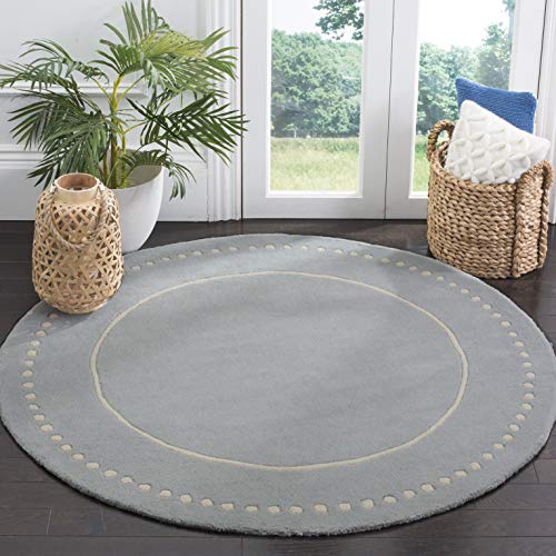 SAFAVIEH Traditional Rug for Living Room, Dining Room, Bedroom - Bella Collection, Short Pile, in Light Blue and Ivory, 152 X 152 cm
