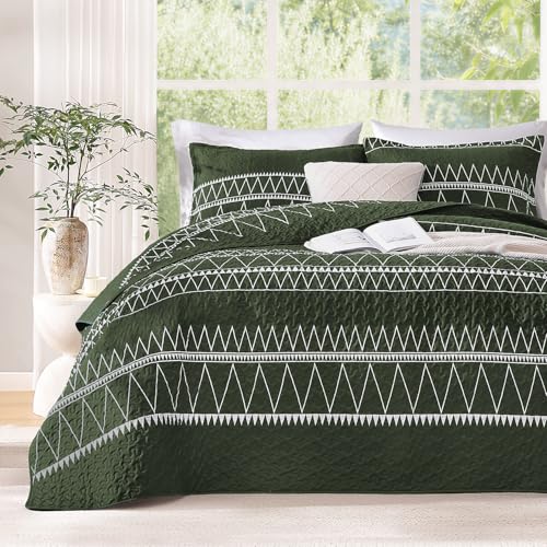 Andency - Green Bedspread Coverlet Set Oversized King (300x305cm) 3 Pieces - 1 Triangle Striped Printed Bedspread and 2 Pillow Shams - Reversible Microfiber Lightweight Boho Bedspread for Summer