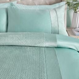 SOIREE Duck Egg Quilted Velvet Duvet Cover – Double 200x200cm – Satin Blend Bedding with Pinsonic Pattern – 2 Pillowcases – Luxury Duck Egg Bedding