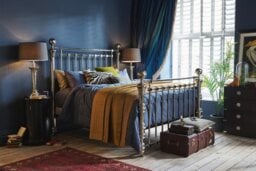 Dickens Bed