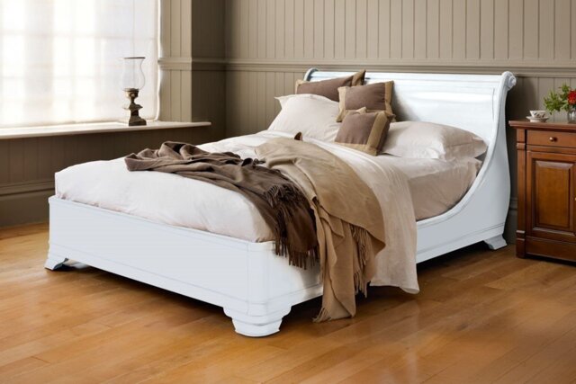 Manoir Painted Socle Bed