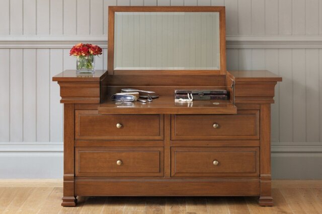 Manoir Dressing Chest